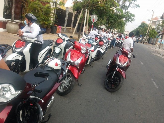 Hơn 60 chiếc Honda SH đi rước dâu ở Bình Dương