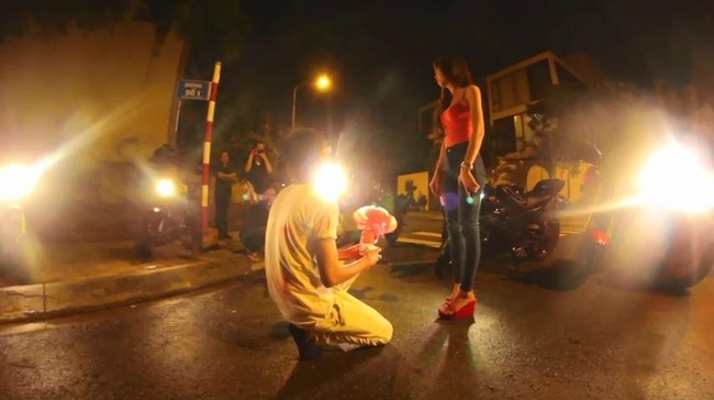 Biker Việt dàn cảnh bắt cướp để cầu hôn 