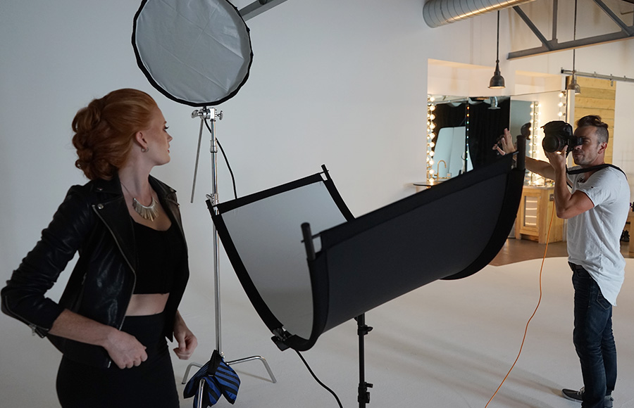 Hắt sáng cong hỗ trợ chụp chân dung chuyên nghiệp WE-01