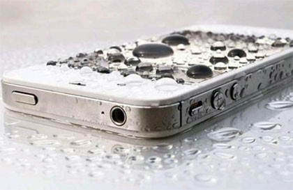 Cách bảo vệ smartphone khi đi biển