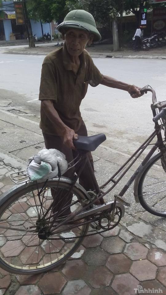 Cụ ông 84 tuổi đạp xe 220km để bảo hành điện thoại 1
