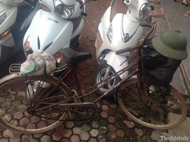 Cụ ông 84 tuổi đạp xe 220km để bảo hành điện thoại 2