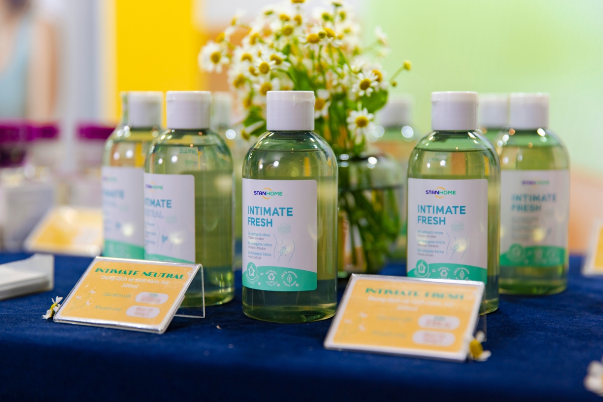 Dung dịch vệ sinh vùng kín nam nữ Stanhome Intimate Neutral ngăn ngừa bệnh lý phụ khoa