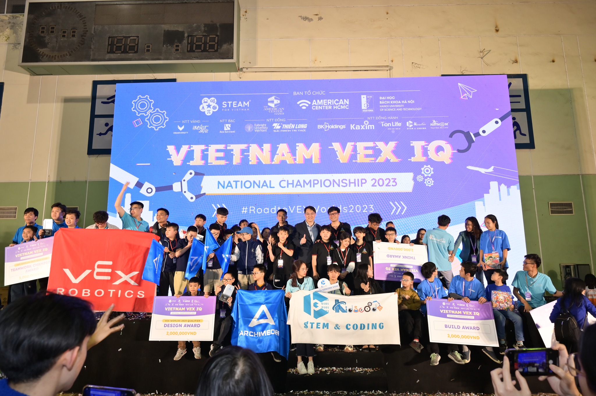 20 đội thi robot VEX IQ của Việt Nam tham gia tranh tài trên đấu trường quốc tế