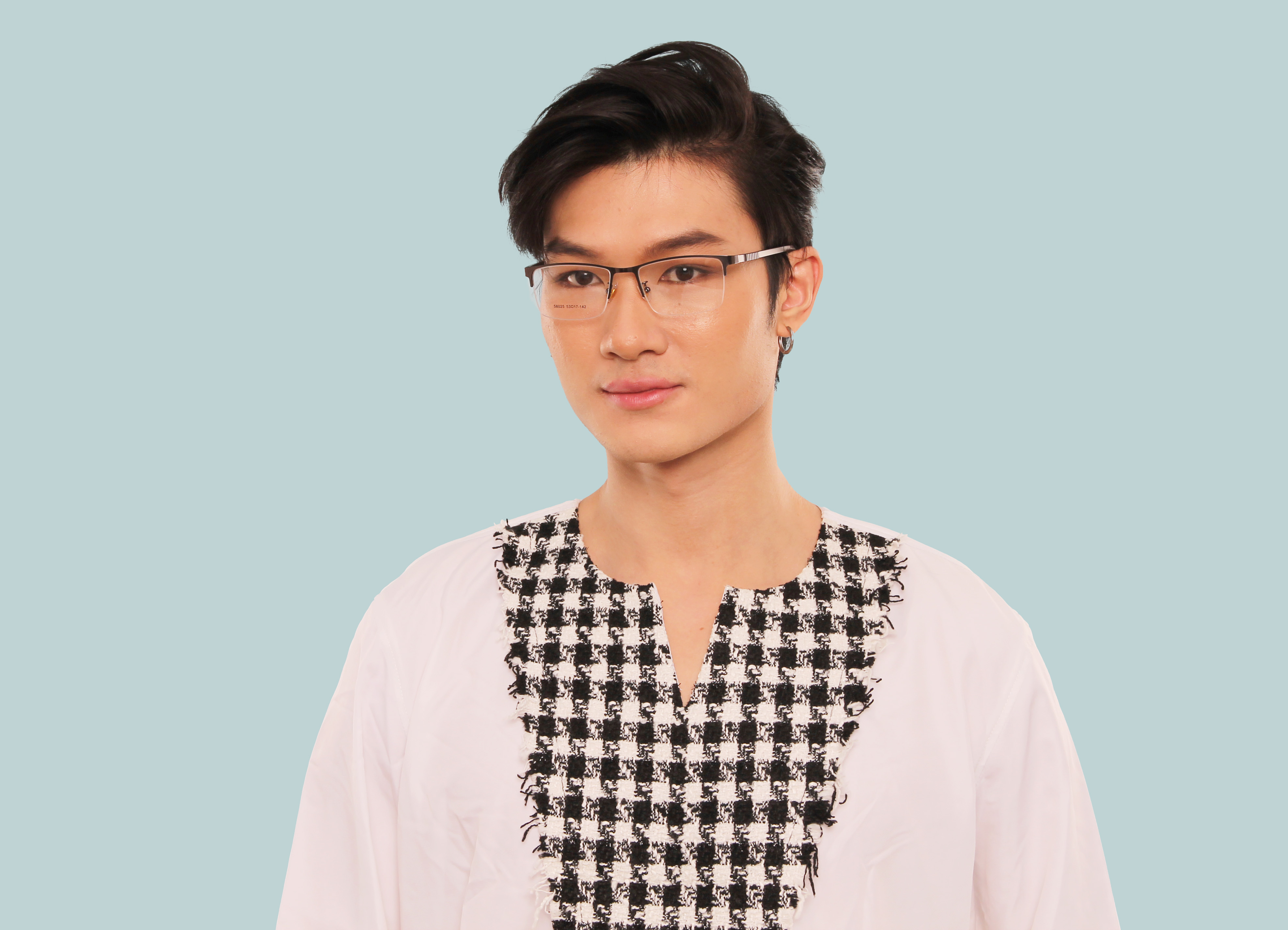 Loạn thị nên chọn kính gì?