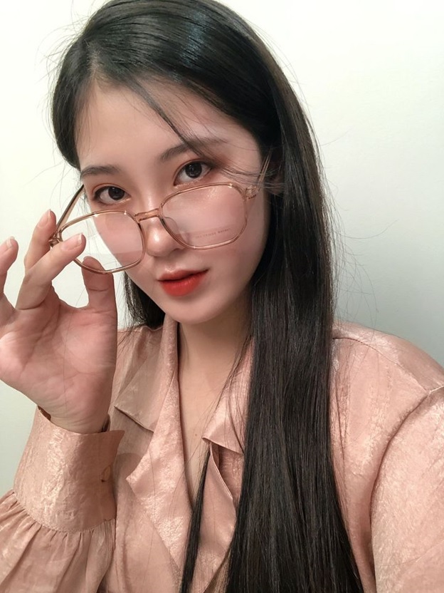 TOP 4 GỌNG KÍNH CẬN ĐẸP NHẤT DÁNH CHO NỮ VĂN PHÒNG