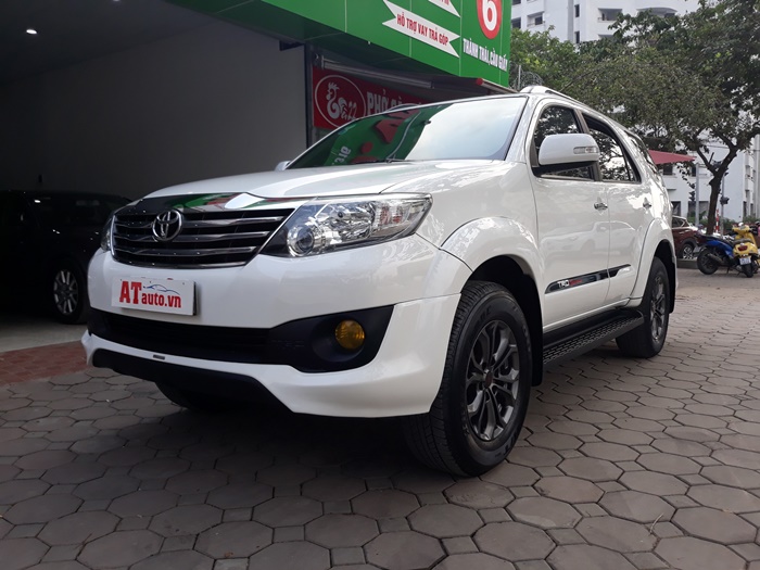 Phiên bản thể thao nên thiết kế ngoại thất mạnh mẽ, trẻ trung và sang trọng hơn
