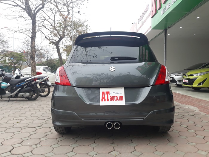 Phần đuôi sau với ống xa đôi kiểu thể thao rất phong cách