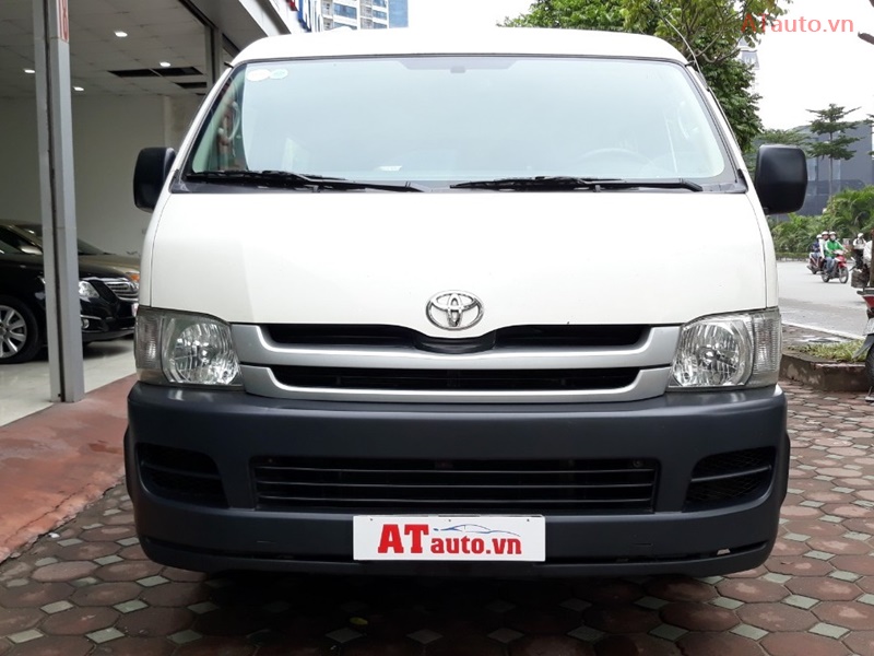 Xe Hiace còn rất mới và đẹp, đưa đón nhân viên thì vô cùng phù hợp