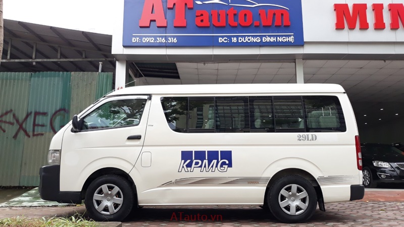 Xe Toyota Hiace đang được bán tại salon ATauto.vn