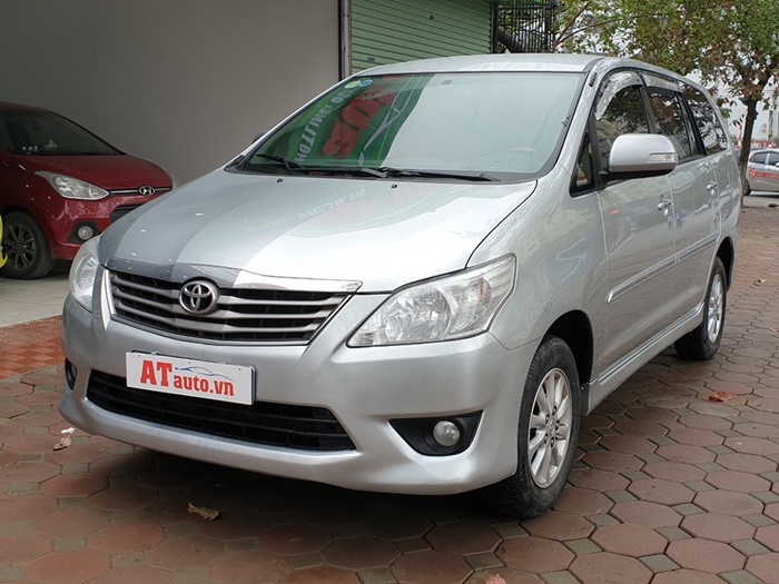 Xe Innova đang được trưng bày tại Salon ATauto.vn