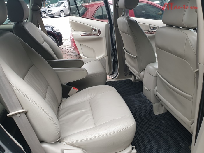 Xe Innova đang được trưng bày tại Salon ATauto.vn