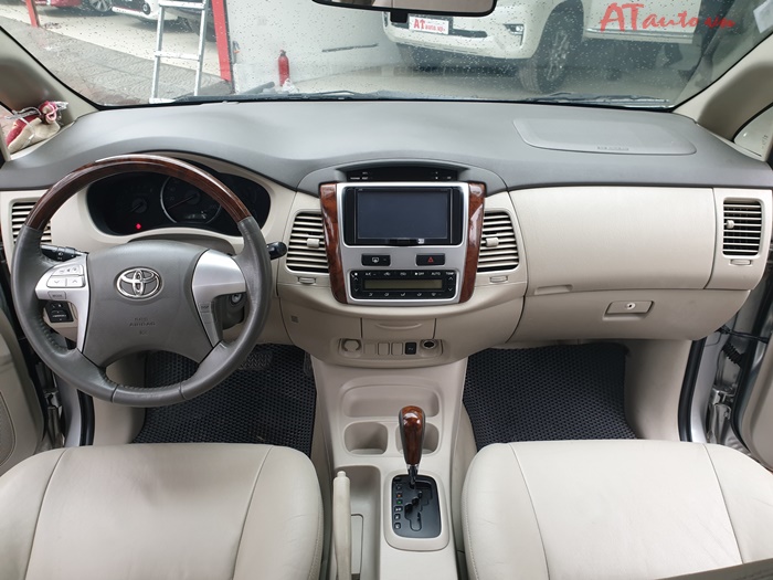 Xe Innova đang được trưng bày tại Salon ATauto.vn