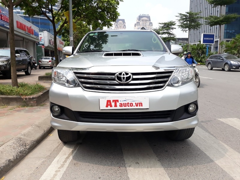 Xe Fortuner 2.5G MT số sàn 2013 màu bác rất đẹp