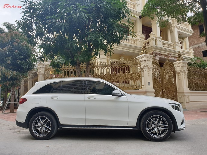 Xe GLC300 phù hợp với những ai yêu thích sự sang trọng, đẳng cấp