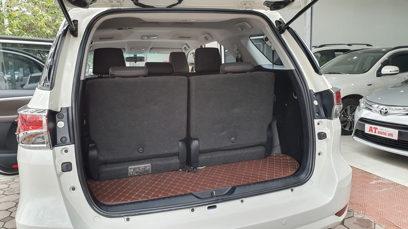 Xe Fortuner màu trắng ngọc trai vô cùng trang nhã, thanh lịch