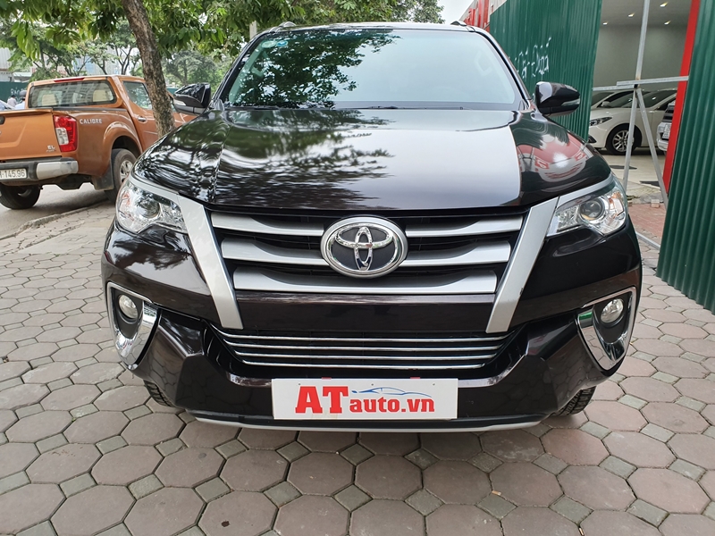 Xe Toyota Fortuner 2.4G máy dầu số sàn nhập khẩu 