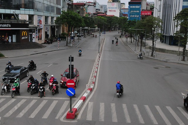 Các phương tiện công cộng cũng ngừng hoạt động, xe taxi ngừng chạy dịch vụ