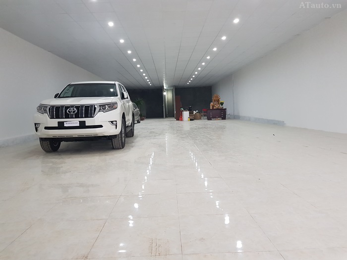 Showroom trưng bày rất rộng rãi và sạch đẹp, sang trọng chuẩn bị đưa vào sử dụng.