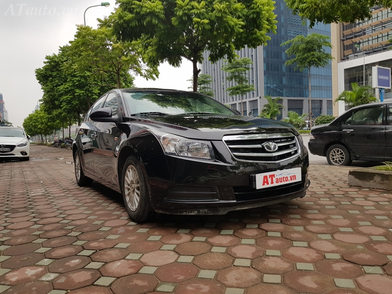 Xe Lacetti SE 2009 trước cửa Salon ATauto