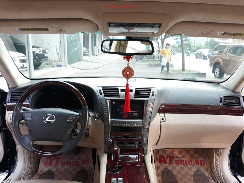 Không gian nội thất xe sang trọng, hiện đại và cao cấp