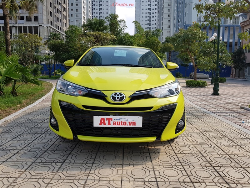 Xe Toyota Yaris màu vàng chanh rất đẹp và sang trọng