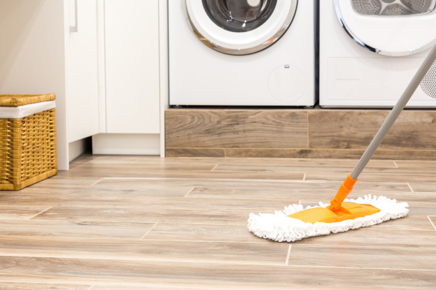 Tại sao nên sử dụng nước lau sàn gỗ chuyên dụng?