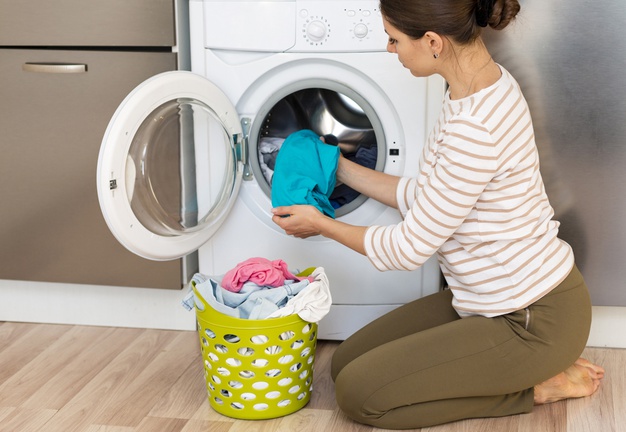 Phân loại quần áo màu và quần áo trắng