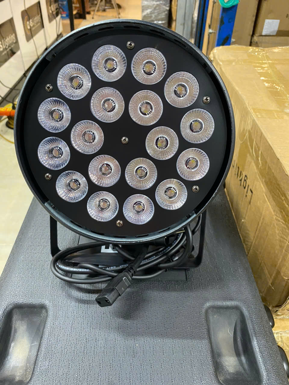 Đèn Par Led, model: Par Led 20x10W, thương hiệu: QNS