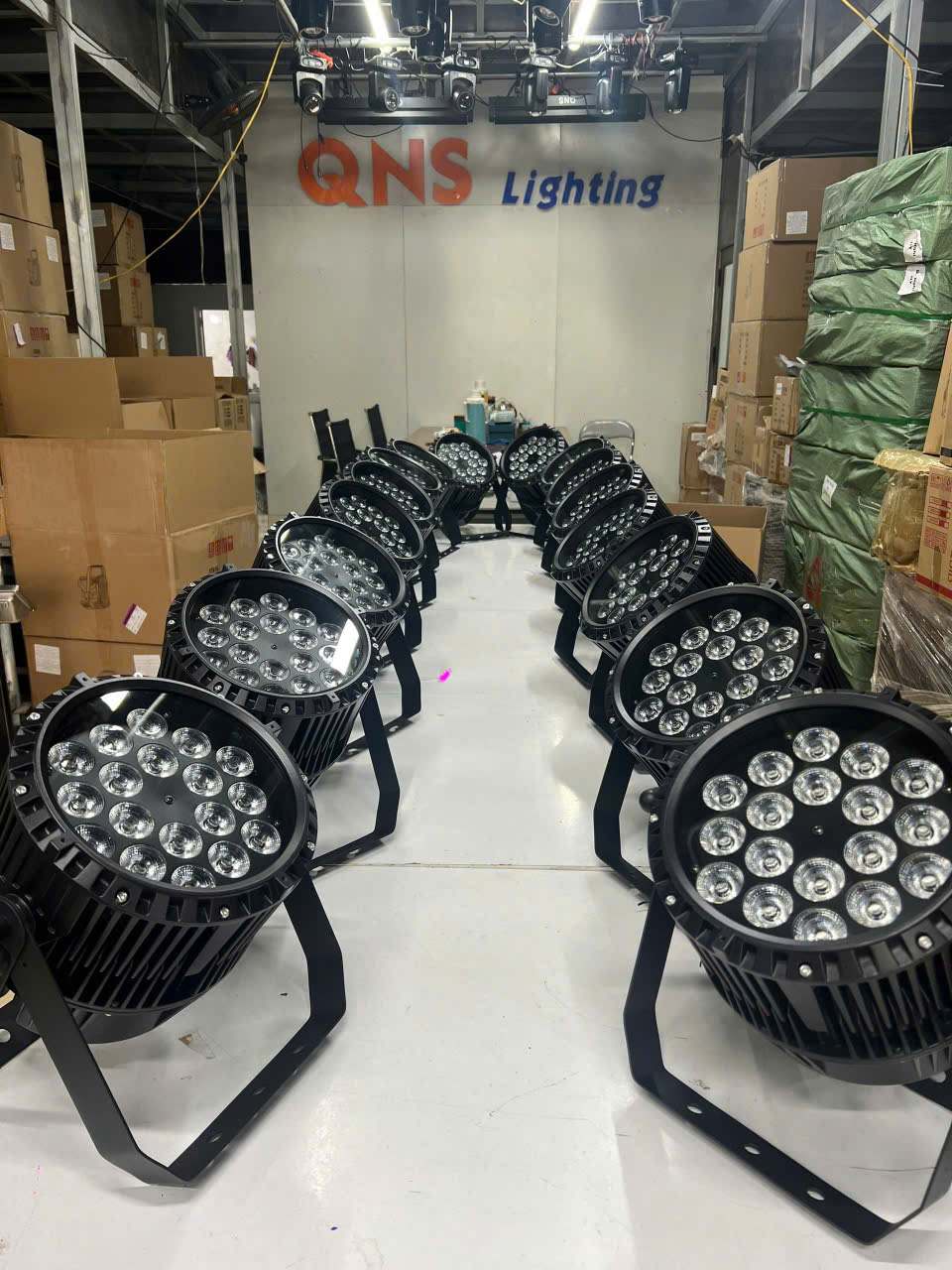 ĐÈN PAR LED 20x15W IP65 (CHỐNG NƯỚC)