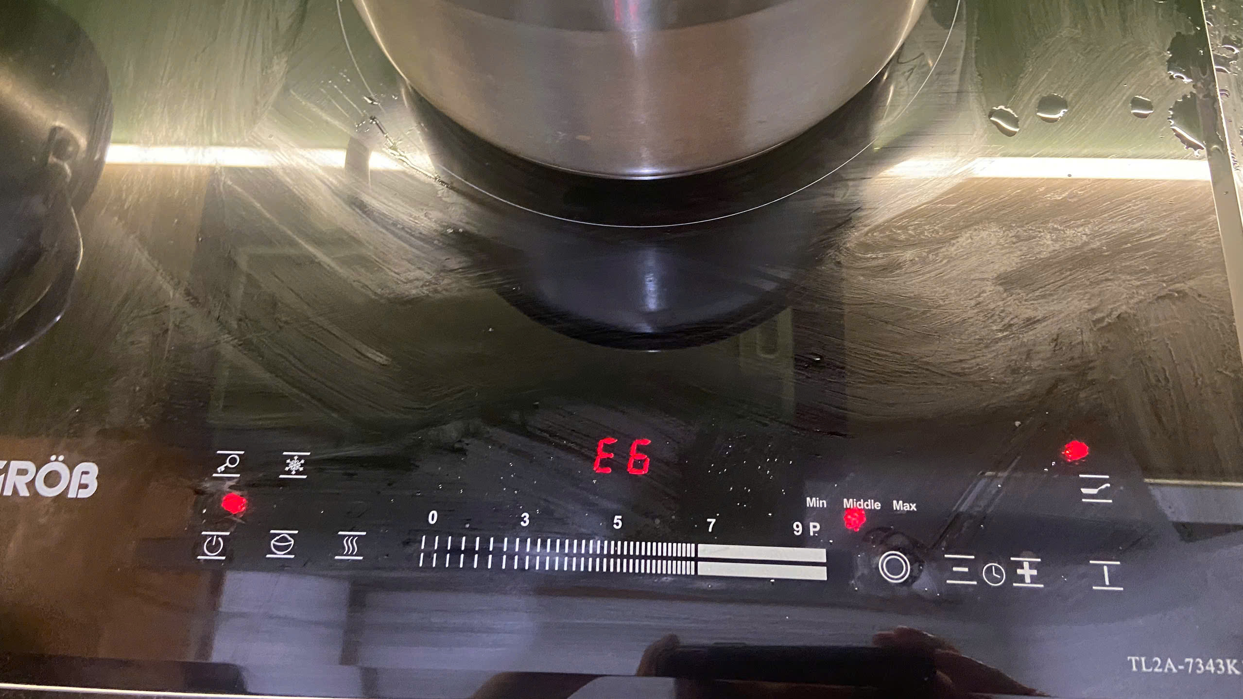 Khe hút/thoát gió bị bít kín – lưu thông khí kém Khe hút/thoát gió bị bít kín – lưu thông khí kém