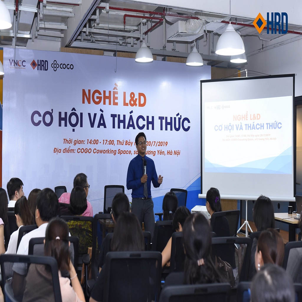 Ông Lê Hữu Nam - Giám đốc vận hành Học viện quản trị HRD Academy - đơn vị tổ chức phát biểu khai mạc Workshop