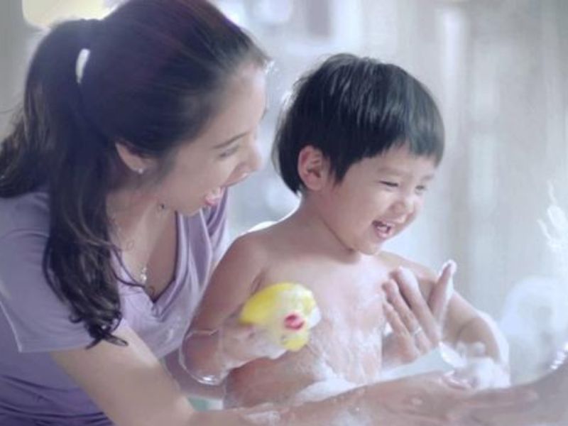 Các loại lá tắm cho bé trị rôm sảy, ngứa, chữa viêm da cơ địa