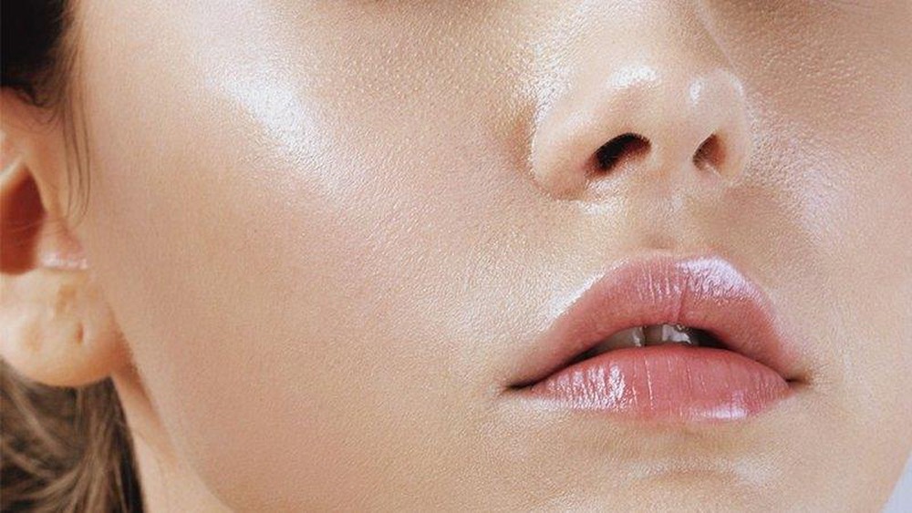 7 tuyệt chiêu có đôi môi căng mọng, chống khô môi cho chị em văn phòng ngồi điều hòa cả ngày