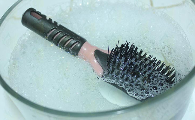 Mách bạn cách vệ sinh lược đúng cách và dễ dàng