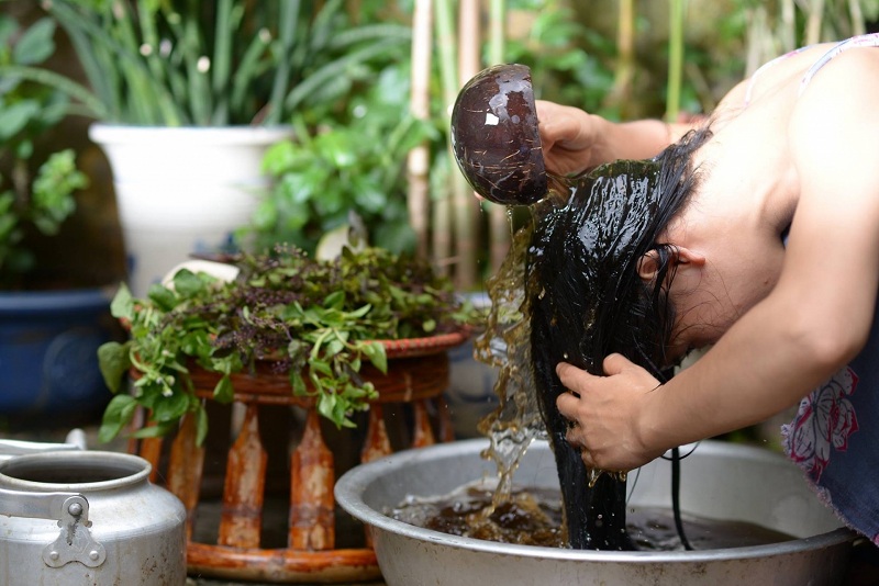 Vì sao gội bồ kết hay bị bết tóc?