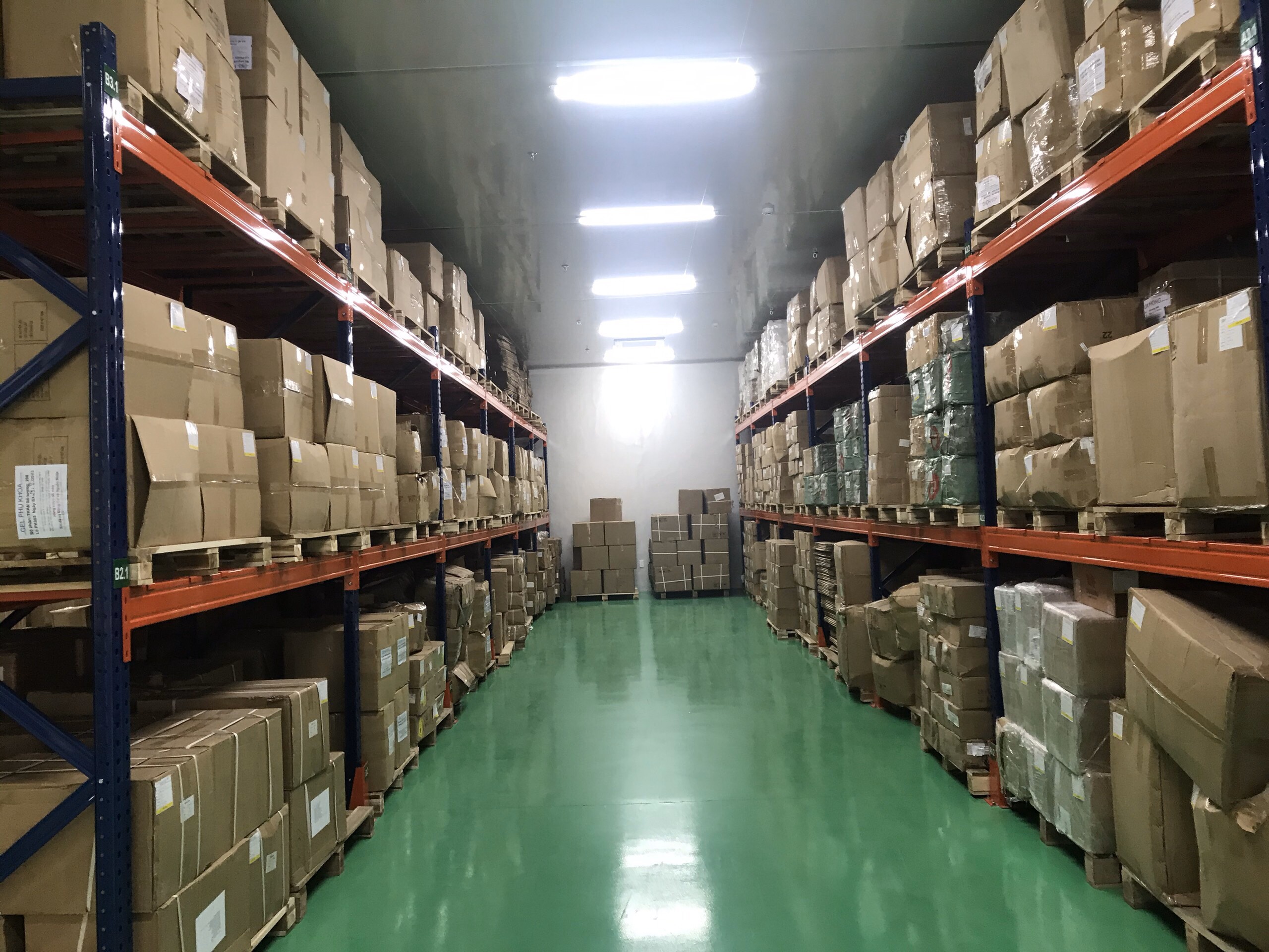 50.000 vỏ chai Nước tắm giao thừa có dập nổi logo Mộc Hương đã về tới nhà máy