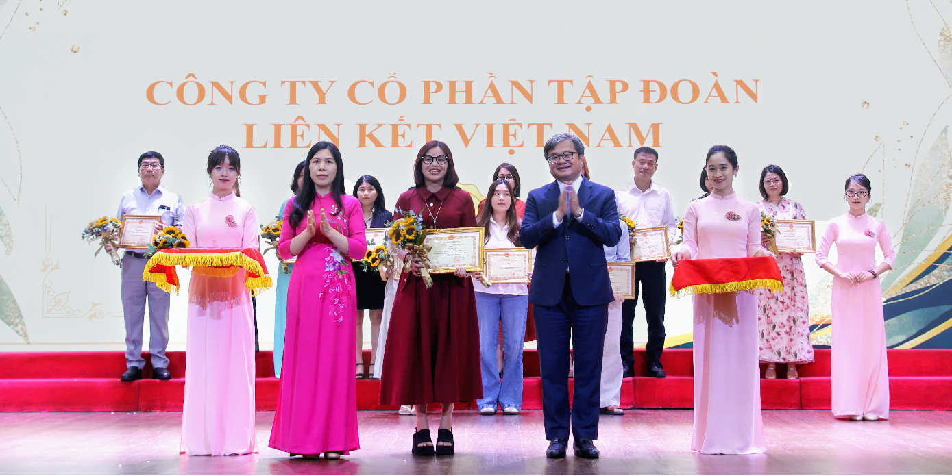 Vinalink Group nhận Giấy khen vinh danh Doanh nghiệp tiêu biểu tại phường Cầu Giấy năm 2025