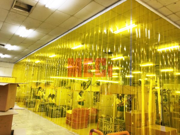 Màn nhựa pvc vàng trong ngăn côn trùng lắp đặt KCN Quế Võ - Bắc Ninh