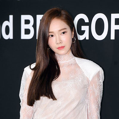 Không cần váy vóc lồng lộn, Jessica Jung tỏa khí chất sang chảnh nhất