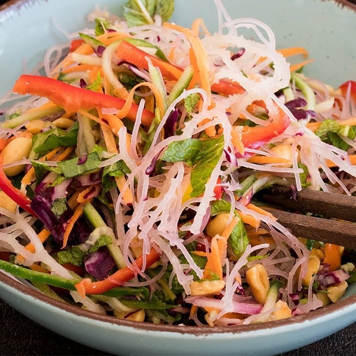 Chế biến món gỏi rong sụn xoài xanh giòn ngon, thanh mát chuẩn vị biển