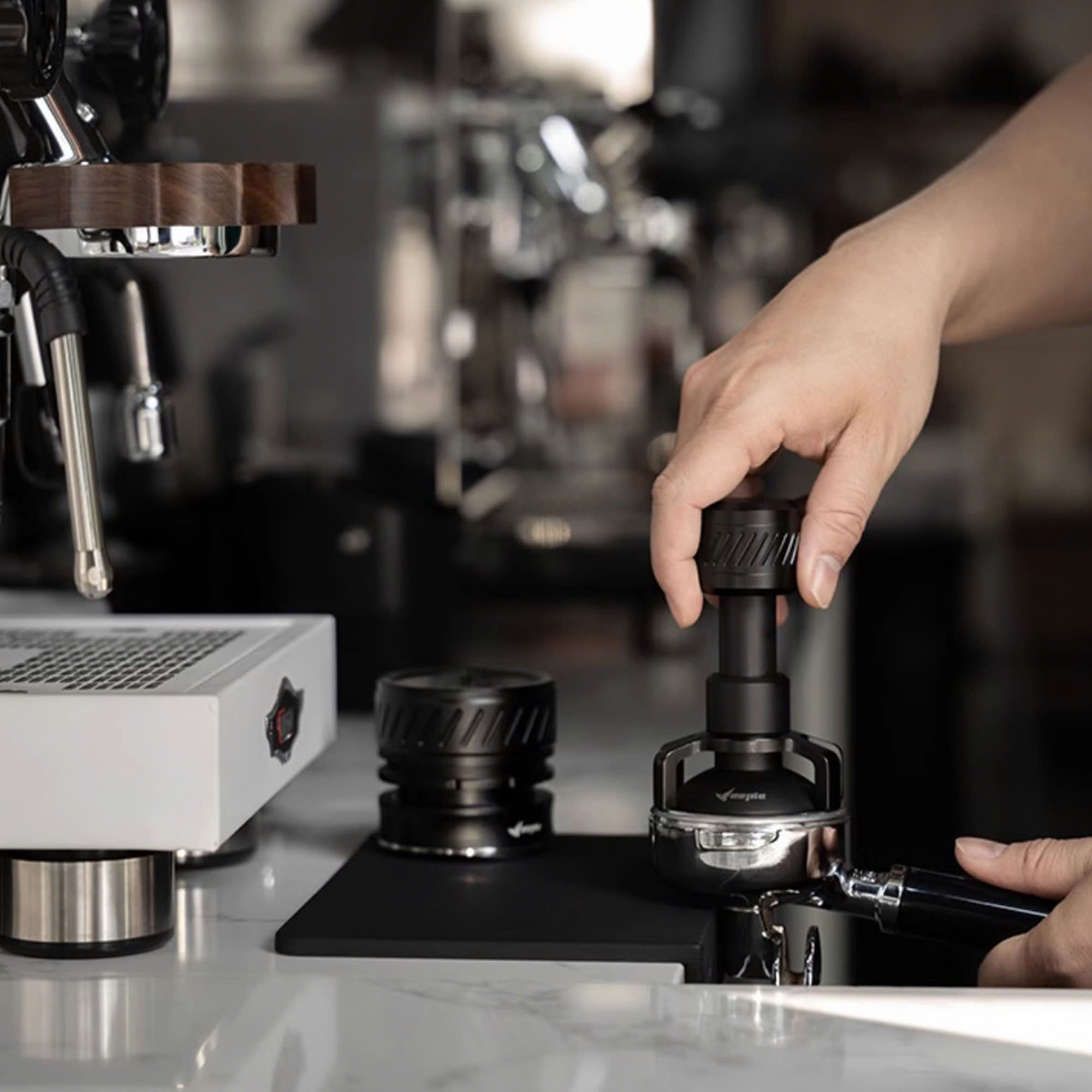 Tamper cà phê là gì? Cách chọn tamper cho máy pha espresso