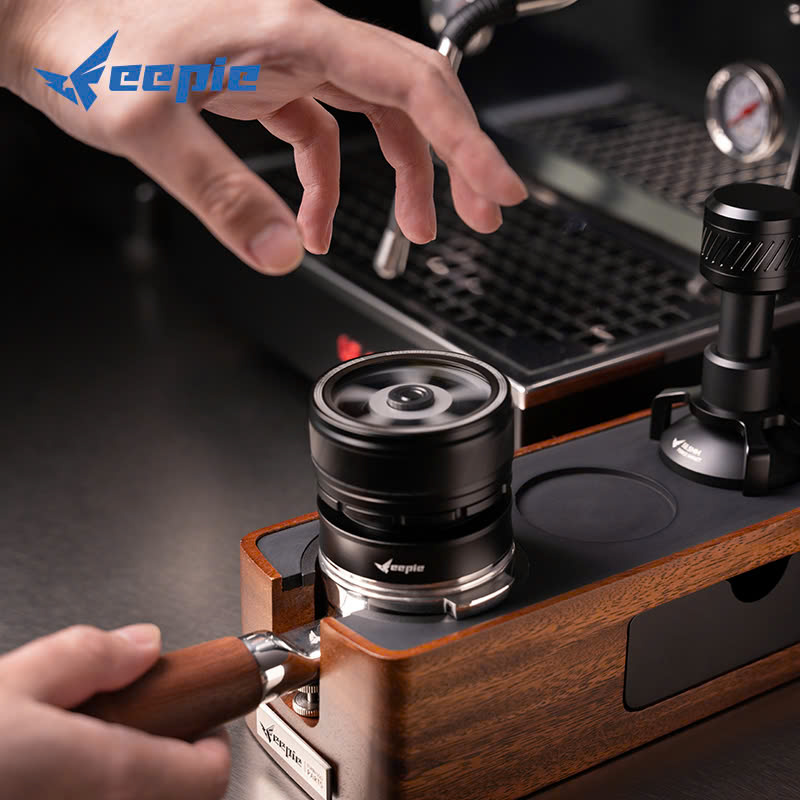 OCD là gì? Dụng cụ san phẳng bột cà phê khi pha espresso