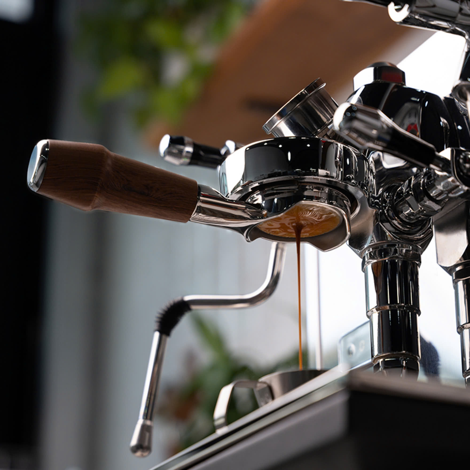 Tay cầm không đáy là gì? Vì sao barista dùng khi pha espresso