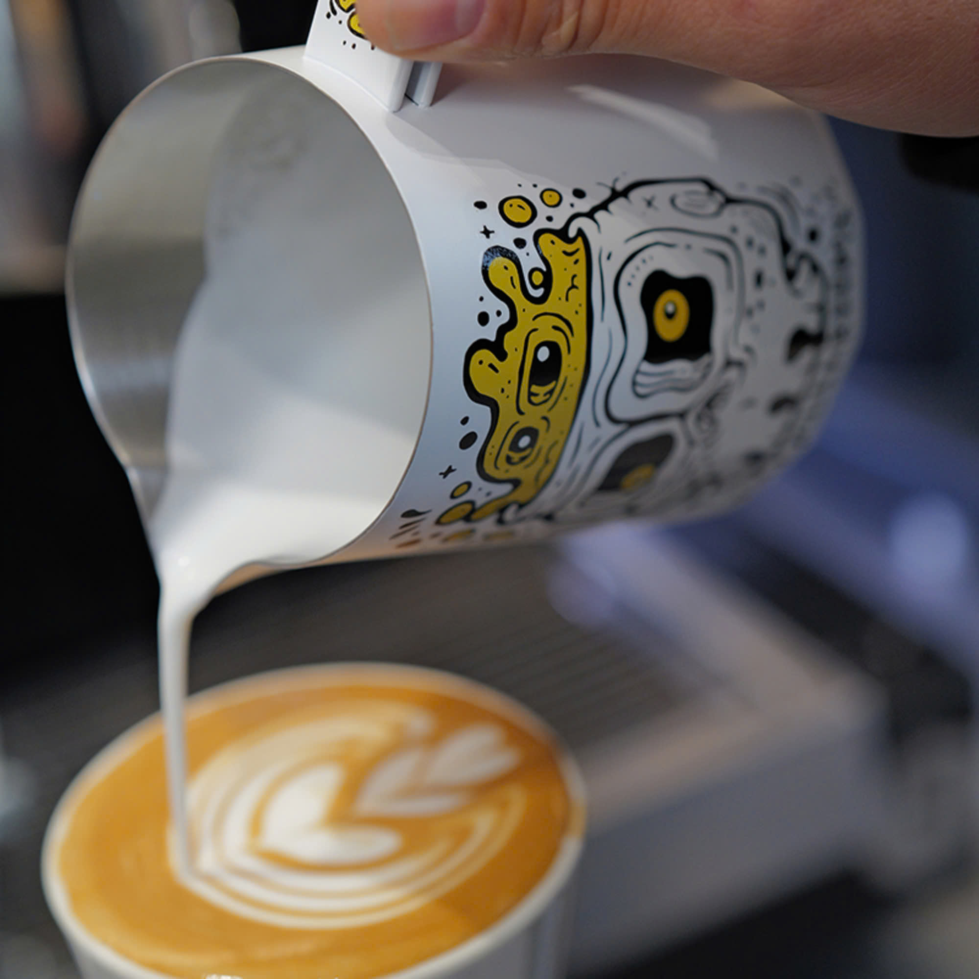 Cách đánh sữa microfoam làm latte art chuẩn kỹ thuật