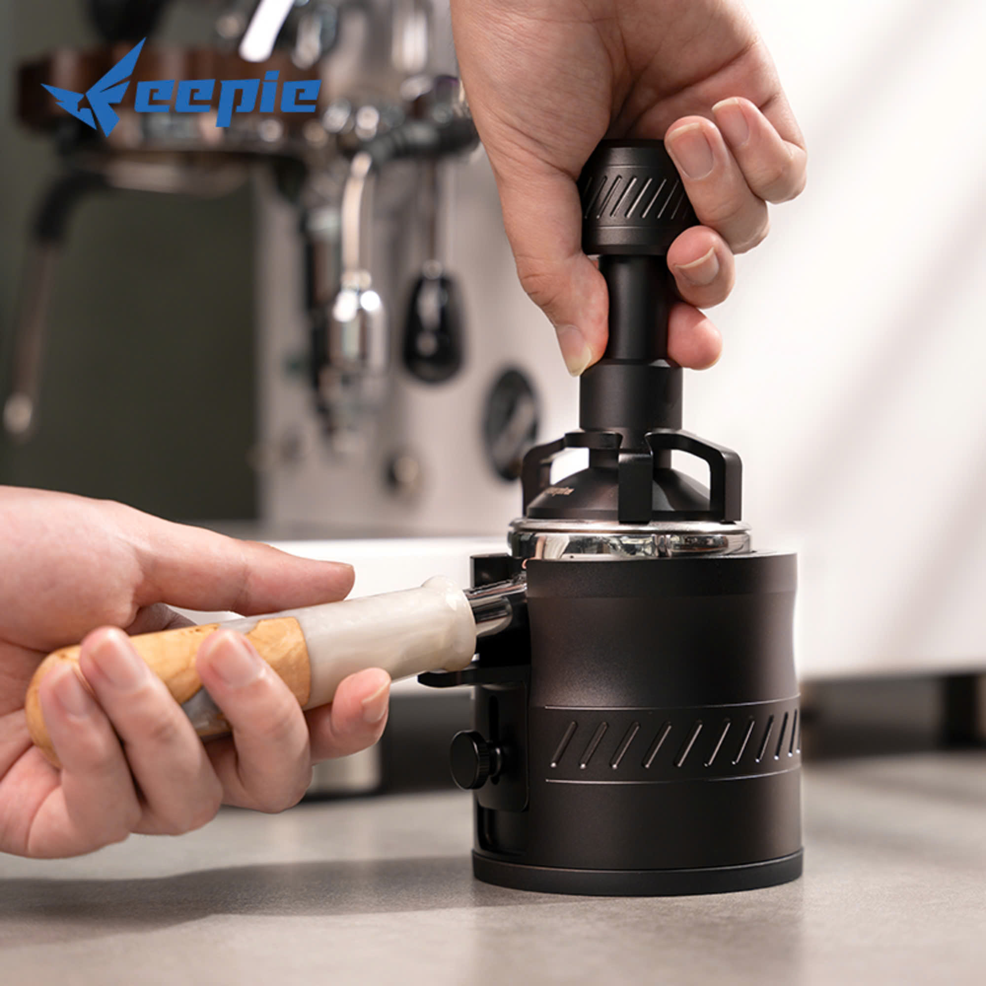 Đế nhôm giá đỡ tay cầm là gì? Vì sao barista nên dùng