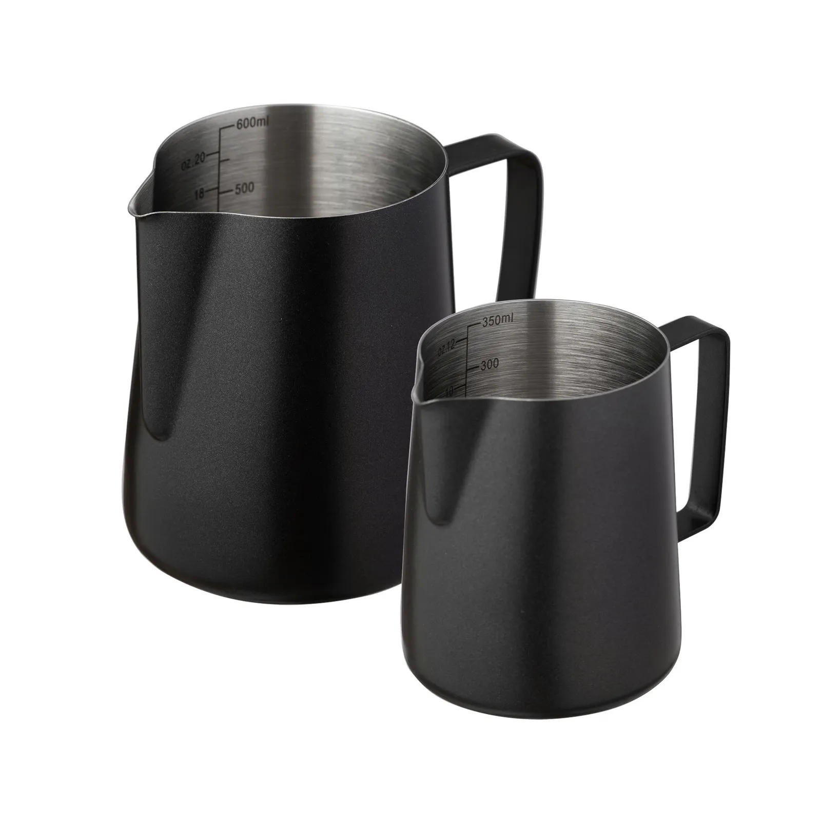 Hai ca đánh sữa sơn Teflon đen cỡ 600ml và 350ml đặt cạnh nhau