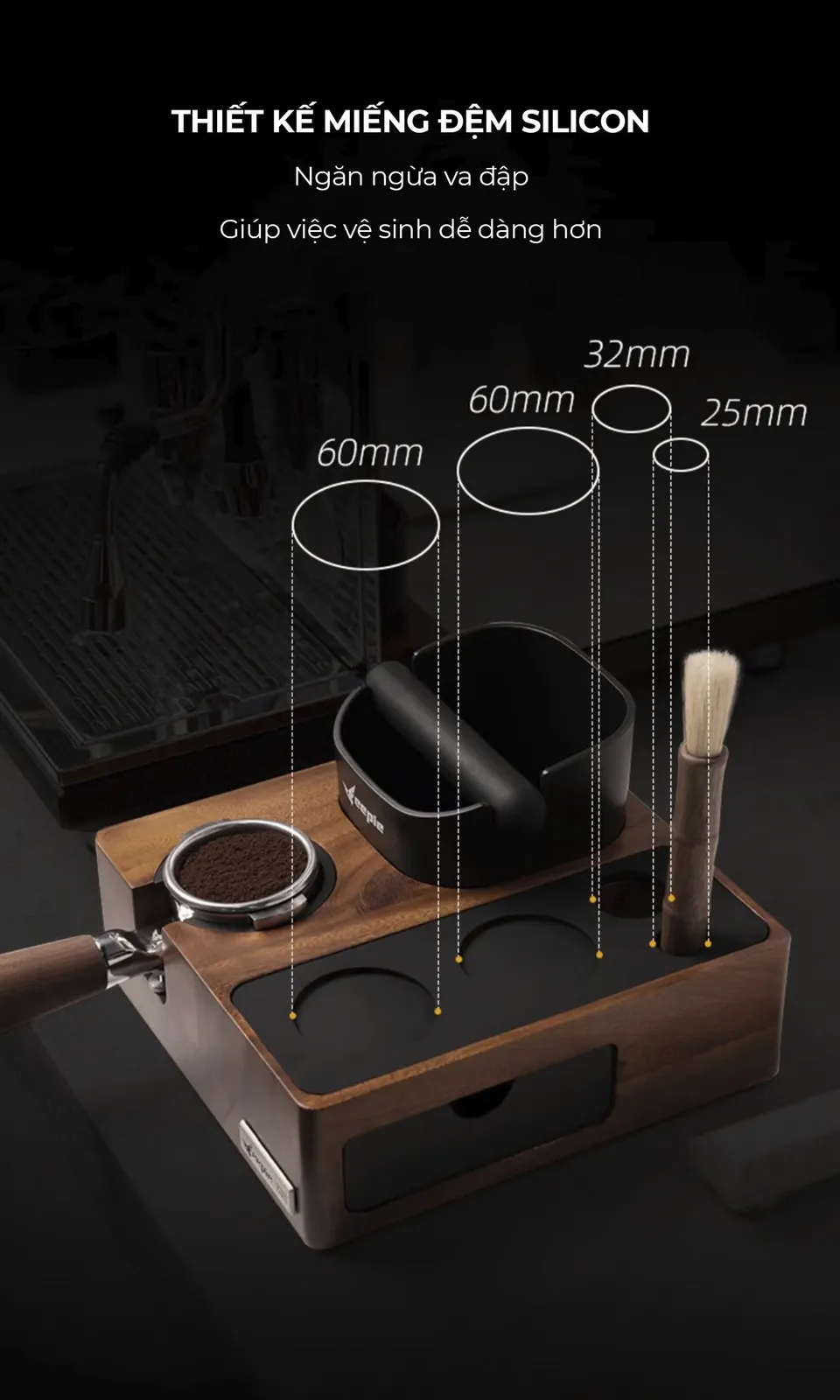 Kích thước các hốc đựng trên bàn đế nén Feepie: hai hốc 60mm, hốc 32mm và hốc 25mm cho cọ vệ sinh