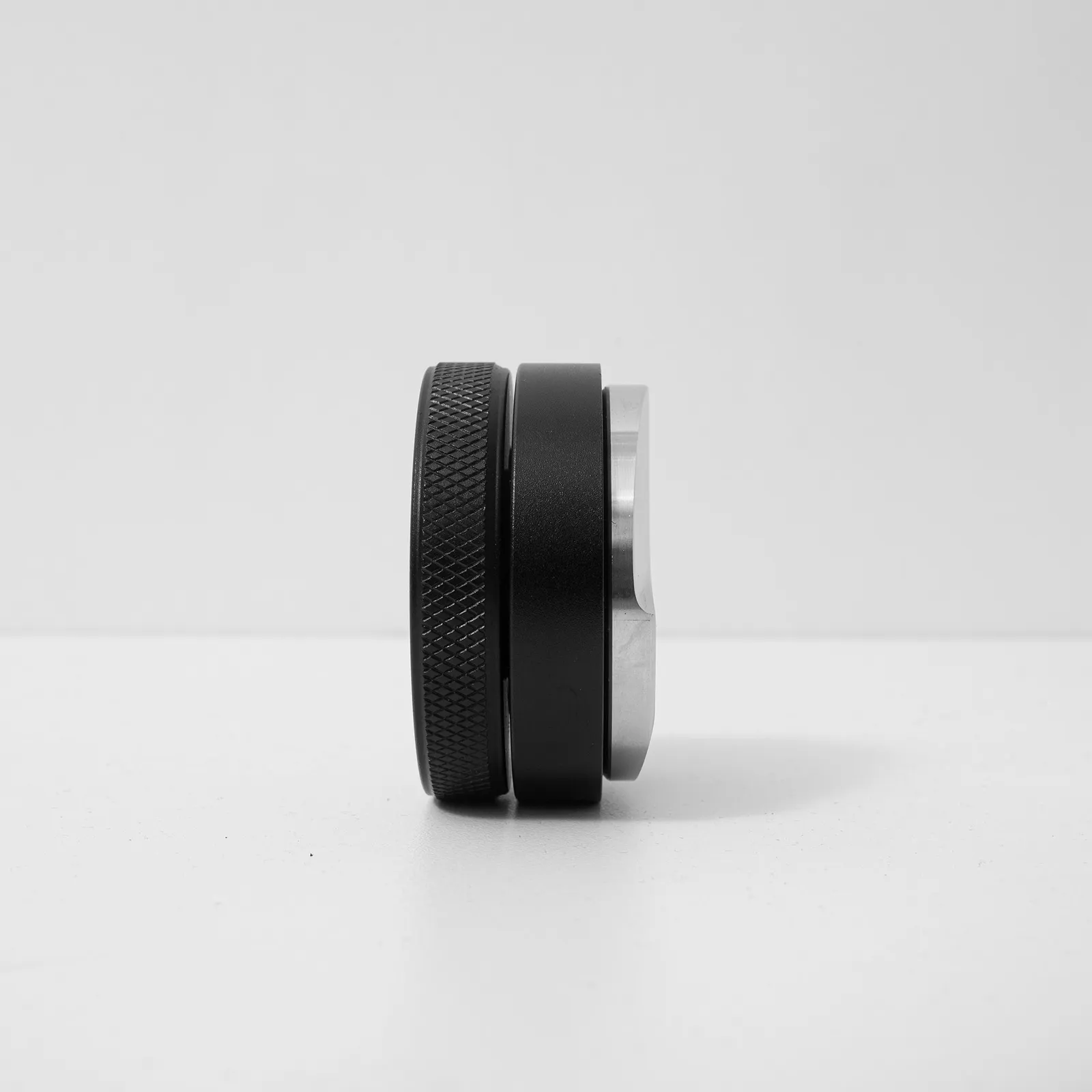OCD màu đen nhìn nghiêng thấy chiều cao thân và vòng khía