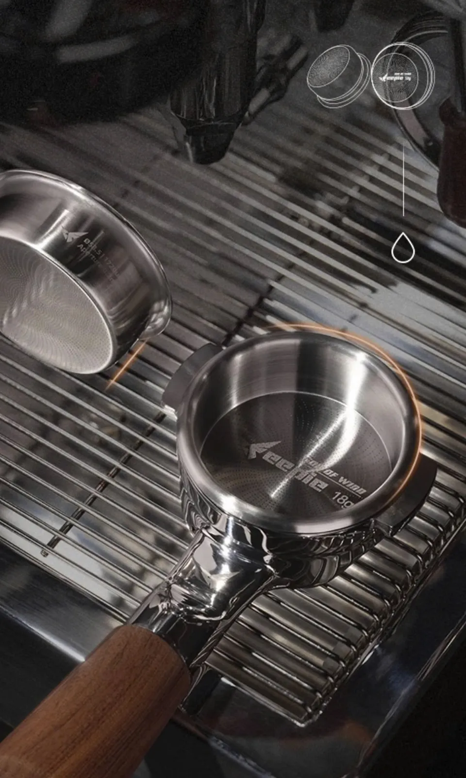 Giỏ lọc GOW Feepie 18g lắp trong tay cầm portafilter cán gỗ trên khay hứng máy pha